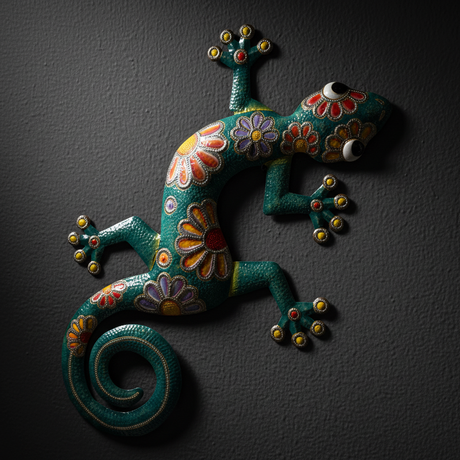 Jumbo Painted Gecko Green - Artisan Detail Close-Up